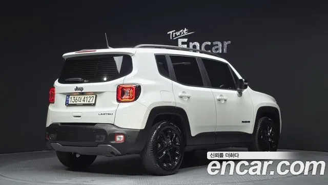 Jeep Renegade 2023 — фото 2