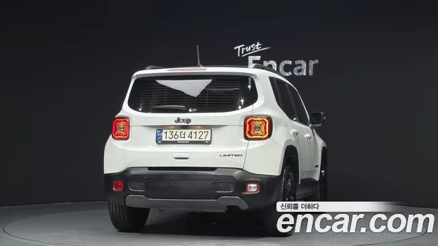 Jeep Renegade 2023 — фото 4