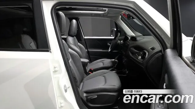 Jeep Renegade 2023 — фото 10