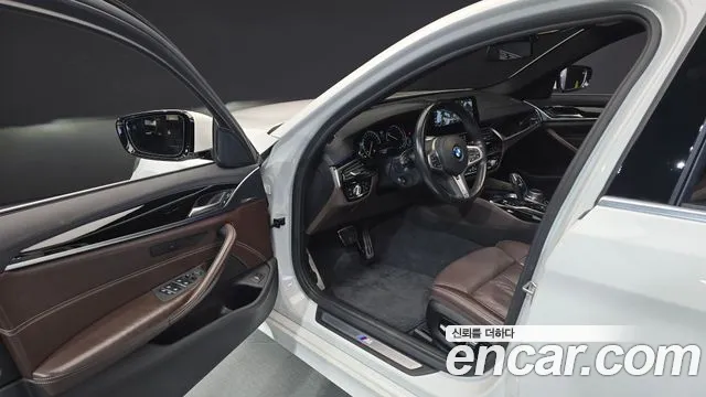BMW 5-Series 2018 — фото 10