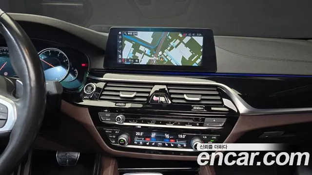 BMW 5-Series 2018 — фото 14