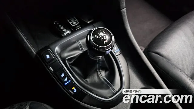 Hyundai Veloster 2019 — фото 9