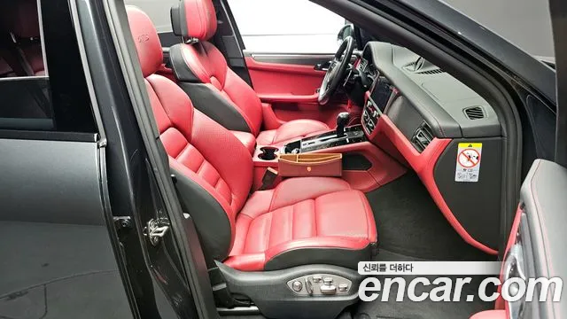 Porsche Macan 2023 — фото 10