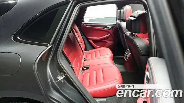 Porsche Macan 2023 — фото 11