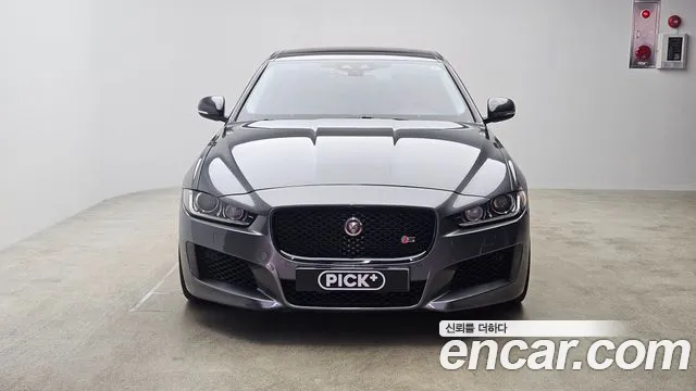 Jaguar XE 2016 — фото 3