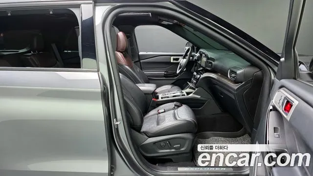 Ford Explorer 2023 — фото 10