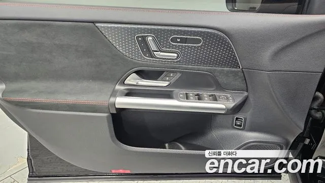 Mercedes-Benz GLA-Class 2025 — фото 12