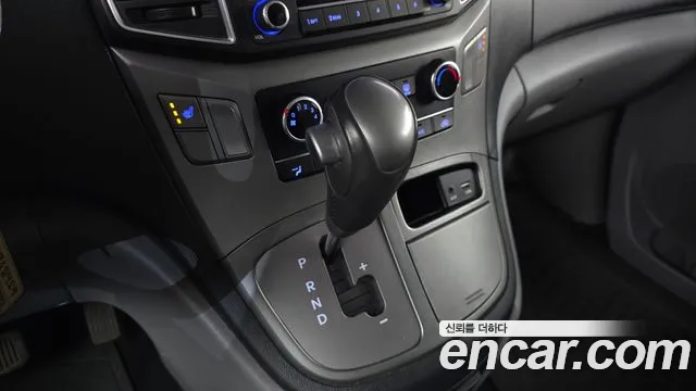 Hyundai Starex 2019 — фото 9