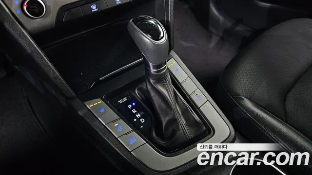 Hyundai AVANTE 2016 — фото 9