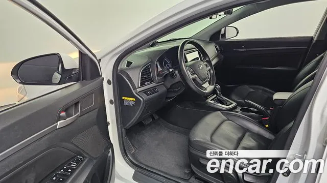 Hyundai AVANTE 2016 — фото 10