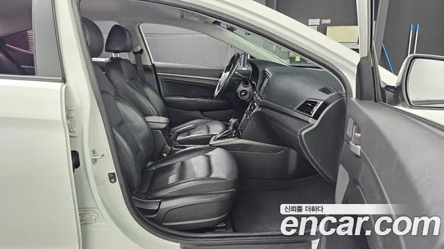 Hyundai AVANTE 2016 — фото 12