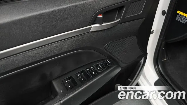 Hyundai AVANTE 2016 — фото 14