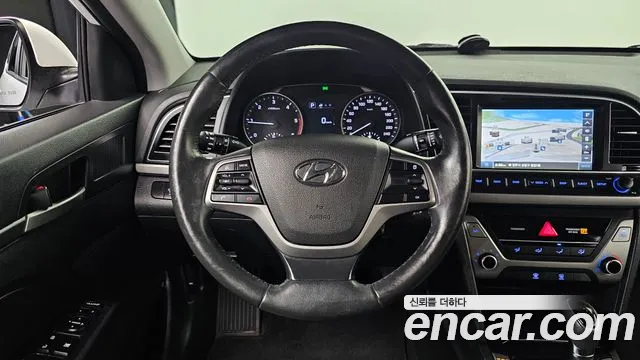 Hyundai AVANTE 2016 — фото 16