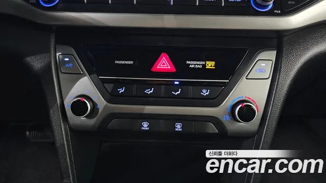 Hyundai AVANTE 2016 — фото 19