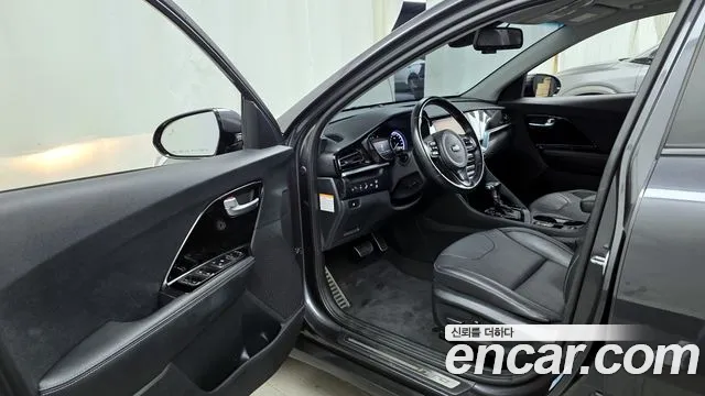 Kia Niro 2021 — фото 10
