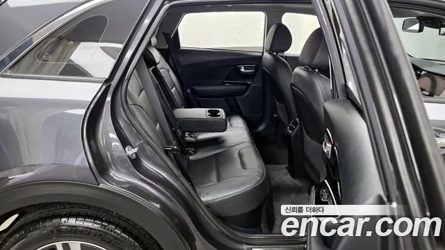 Kia Niro 2021 — фото 12
