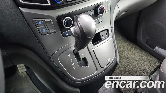 Hyundai Starex 2017 — фото 9