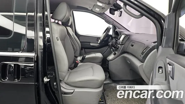 Hyundai Starex 2017 — фото 11