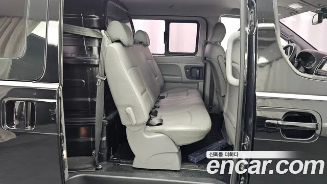 Hyundai Starex 2017 — фото 12
