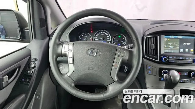 Hyundai Starex 2017 — фото 13