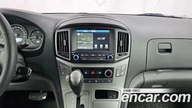Hyundai Starex 2017 — фото 14