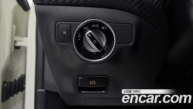 Mercedes-Benz A-Class 2018 — фото 13