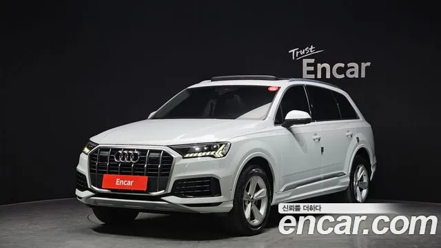 Audi Q7 2021 — фото 1