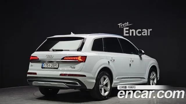 Audi Q7 2021 — фото 2
