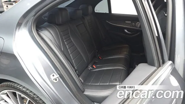 Mercedes-Benz E-Class 2021 — фото 11