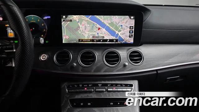 Mercedes-Benz E-Class 2021 — фото 13