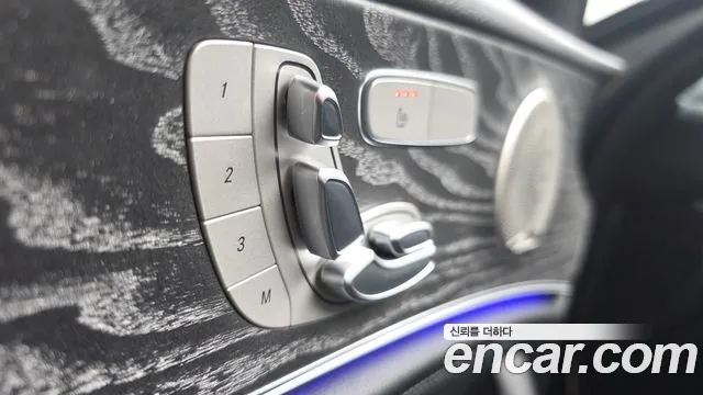 Mercedes-Benz E-Class 2021 — фото 17