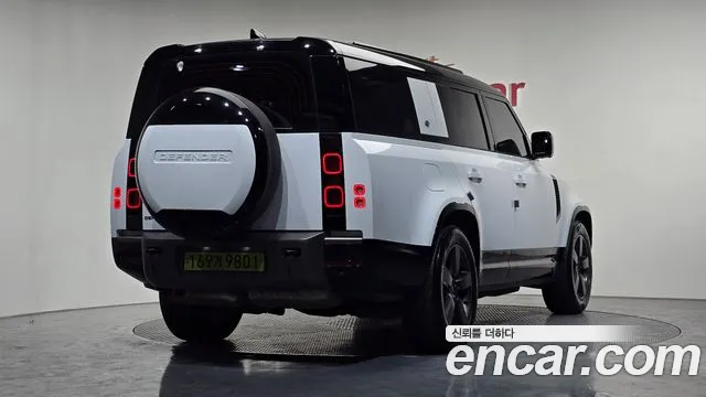 Land Rover Defender 2024 — фото 1