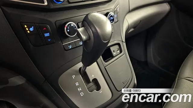 Hyundai Starex 2019 — фото 9