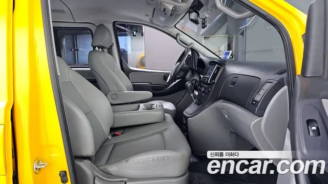 Hyundai Starex 2019 — фото 10