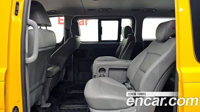 Hyundai Starex 2019 — фото 12