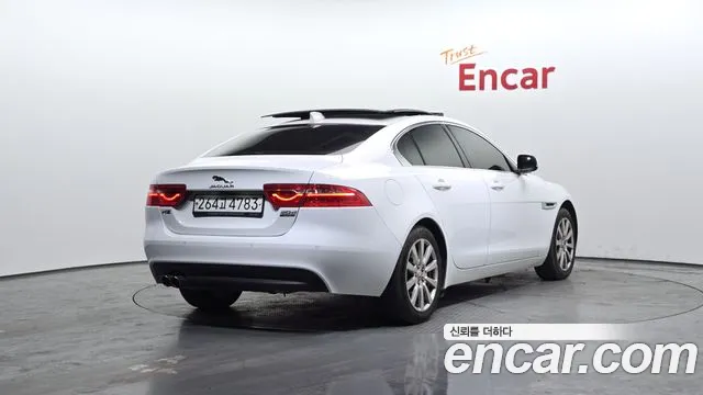 Jaguar XE 2017 — фото 2