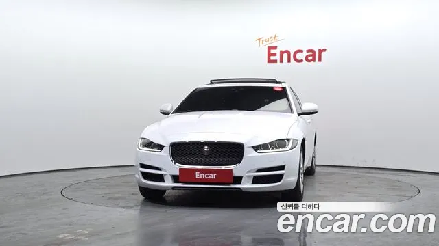 Jaguar XE 2017 — фото 3