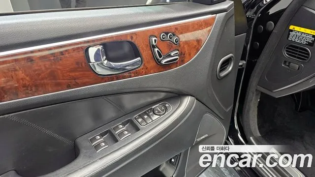 Hyundai Equus 2010 — фото 17