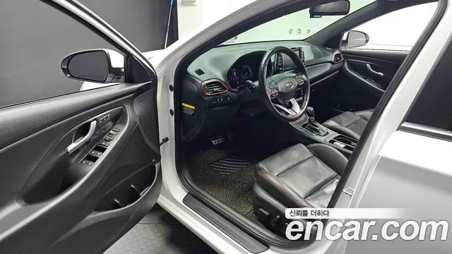 Hyundai i30 2017 — фото 10