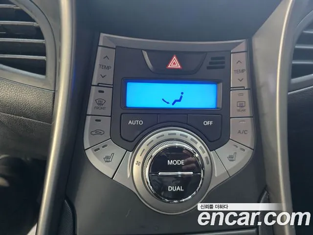 Hyundai AVANTE 2014 — фото 12