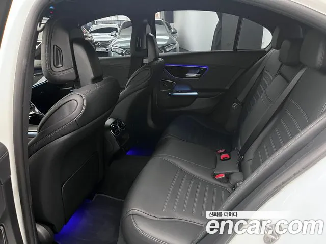 Mercedes-Benz C-Class 2023 — фото 11