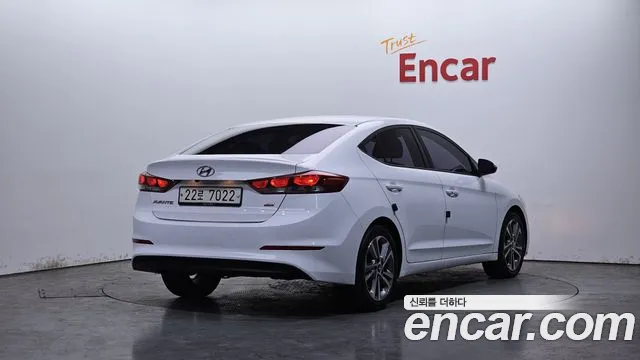 Hyundai AVANTE 2017 — фото 1