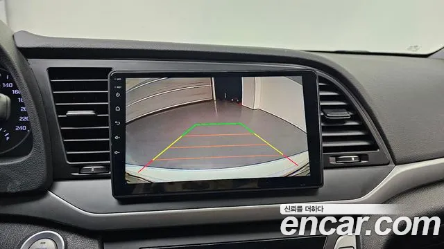 Hyundai AVANTE 2017 — фото 14