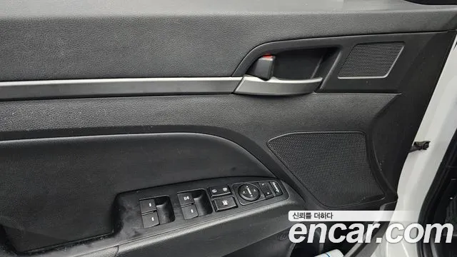 Hyundai AVANTE 2017 — фото 15