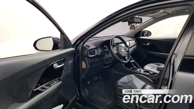 Kia Niro 2018 — фото 10