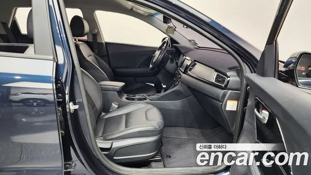 Kia Niro 2018 — фото 11