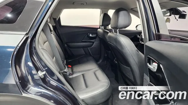 Kia Niro 2018 — фото 12