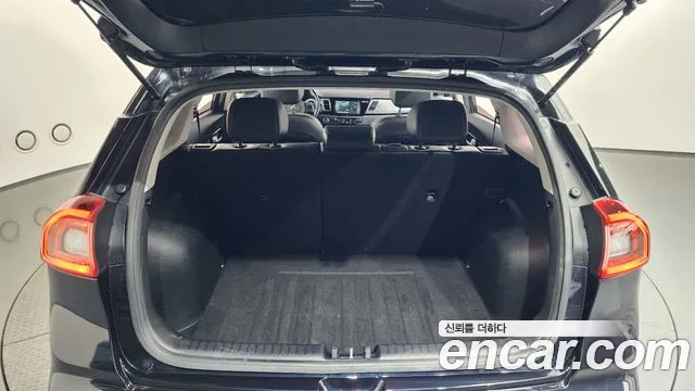 Kia Niro 2018 — фото 20