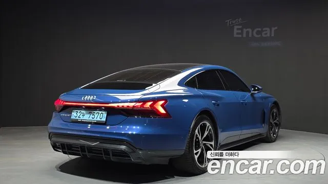 Audi e-tron GT 2022 — фото 2
