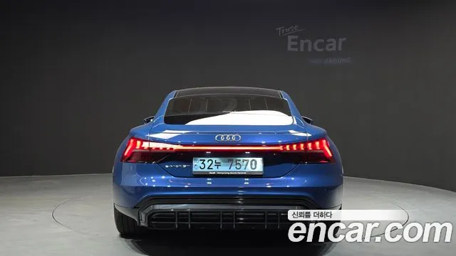 Audi e-tron GT 2022 — фото 4
